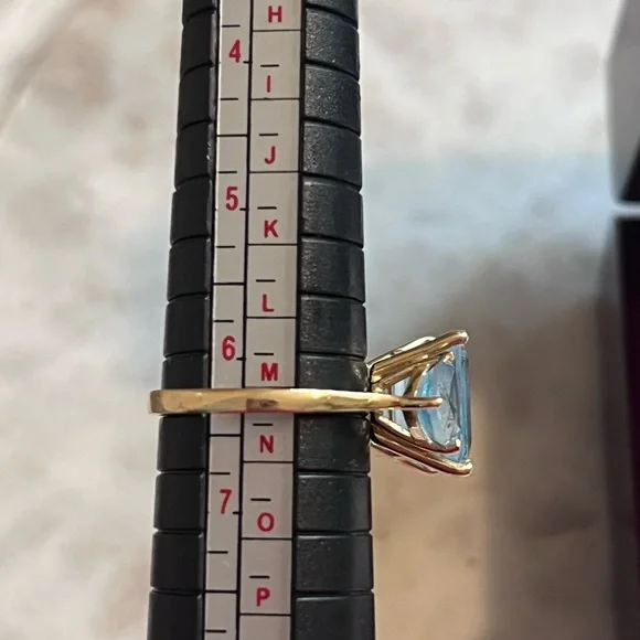 Blue Topaz | 3 Stone | 14k gold ring - Picture 10 of 11